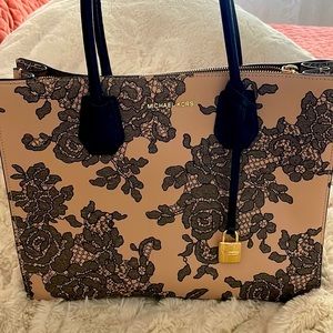 Micheal kors STUDIO MERCER LACE LARGE CONVERTIBLE TOTE